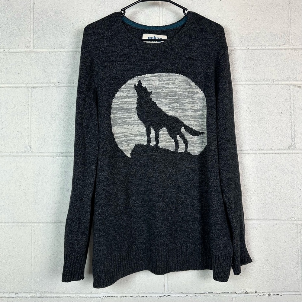 Urban Pipeline Men's Gray Sweater with Wolf Design size XL